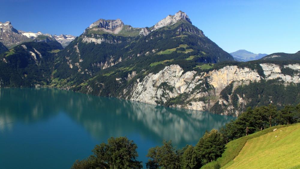 Lake Lucerne wallpaper