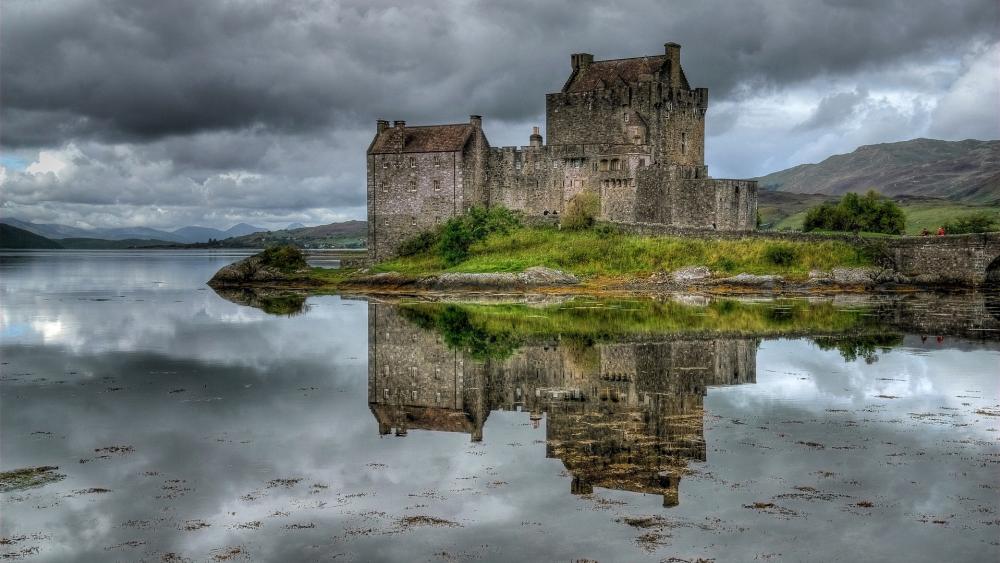 Eilean Donan Castle reflection wallpaper