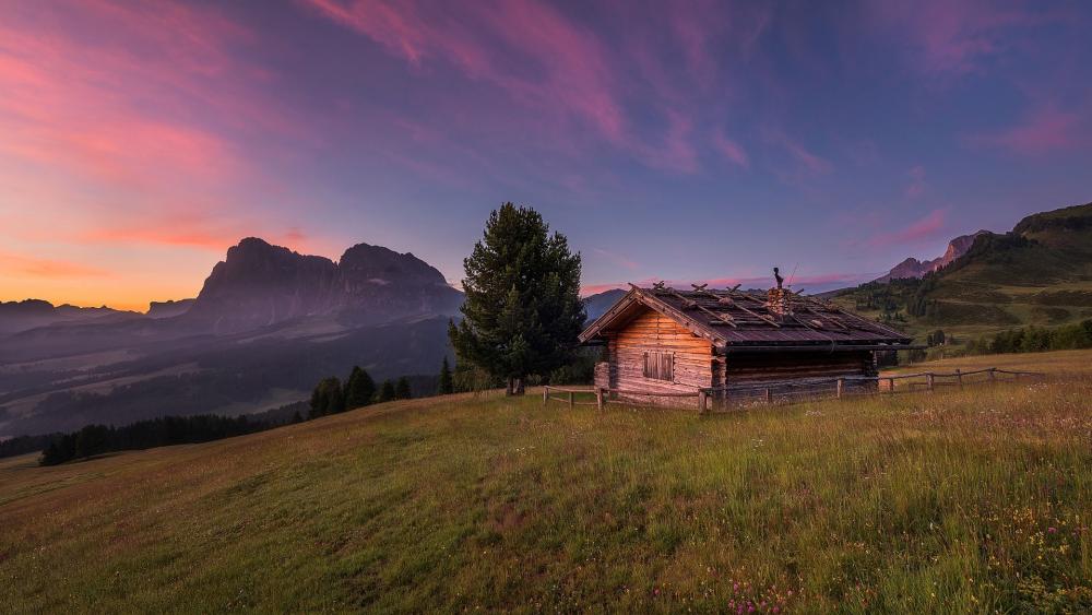 Log cabin in Alpe di Siusi wallpaper