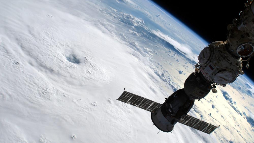 Hurricane Fiona from the International Space Station wallpaper