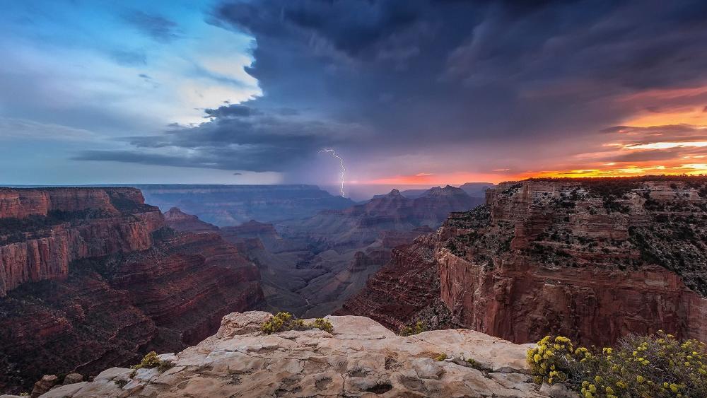 Lightning over the Grand Canyon wallpaper