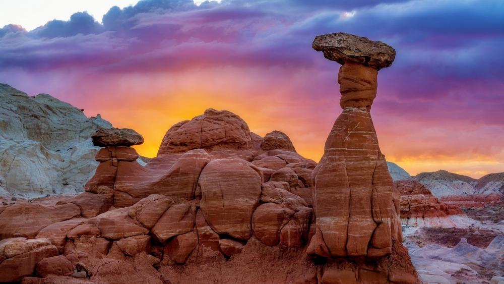 Toadstool Hoodoos wallpaper