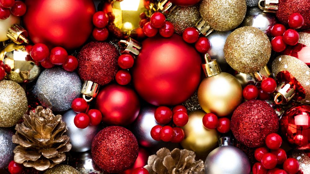 Red, silver and gold Christmas balls wallpaper