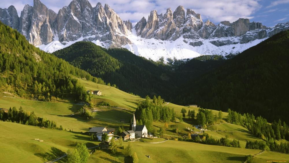 The valley of Val di Funes wallpaper