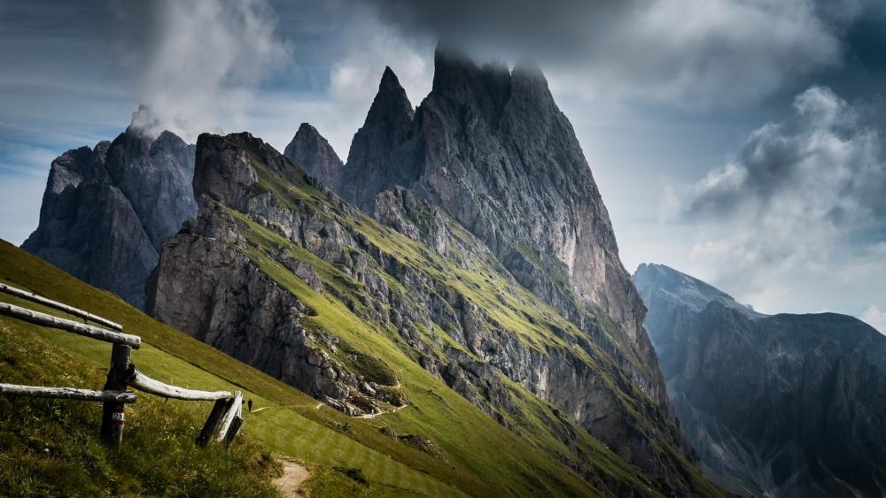 Seceda escarpment wallpaper