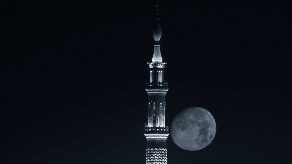 Al Masjid an Nabawi Minaret by night wallpaper