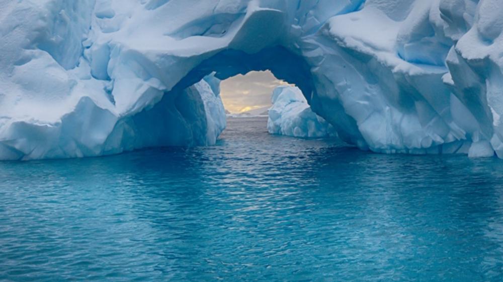 Icey Icelandic ocean wallpaper