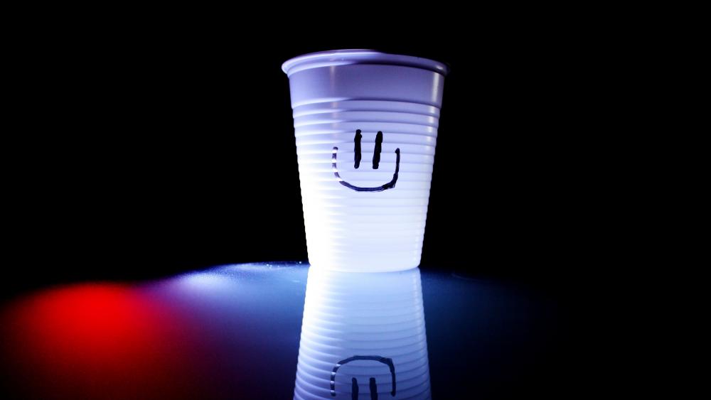 smile_glass_happiness wallpaper