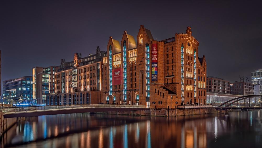 Hamburg by night wallpaper