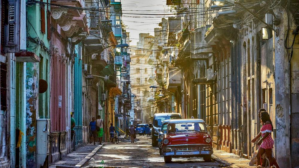 Street in Havana, Cuba wallpaper