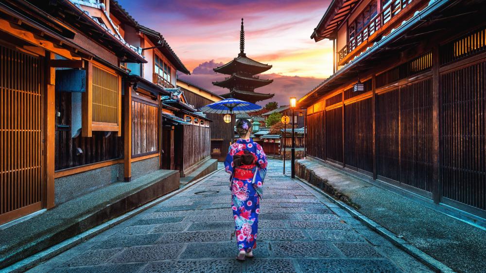 Asian woman in kimono at Yasaka Pagoda wallpaper