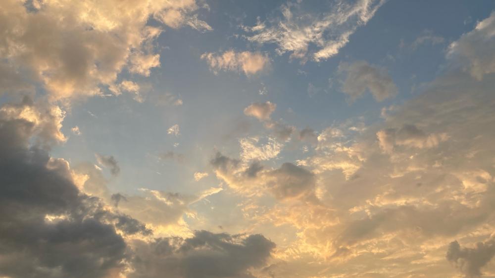 Serene Evening Sky Wallpaper wallpaper