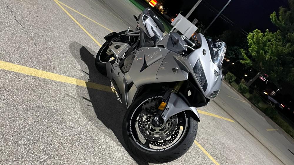 CBR600rr In the night wallpaper