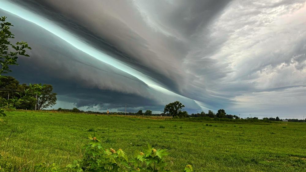 Storm rolling in wallpaper