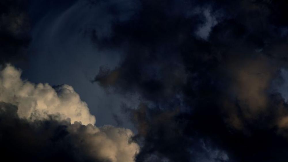 Dramatic Clouds and Sky Scene wallpaper