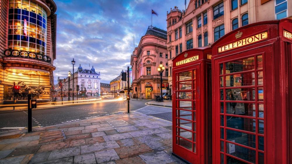 Red Telephone Boxes in London wallpaper