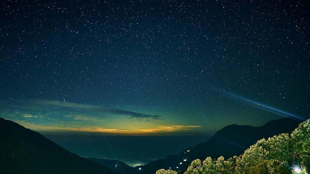 Starry Night Over Silent Mountains wallpaper