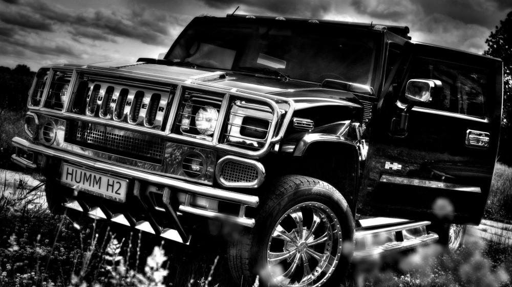 Monochrome Majesty of a Hummer H2 wallpaper