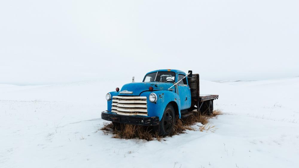 Vintage Blue Truck in Snowy Field wallpaper