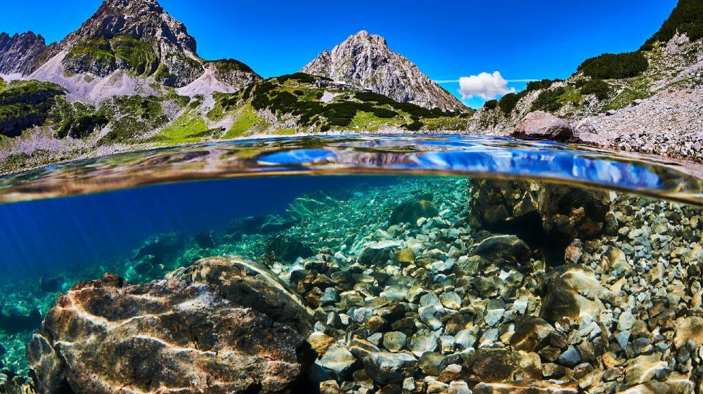Mountain Tranquility Underwater Perspective wallpaper