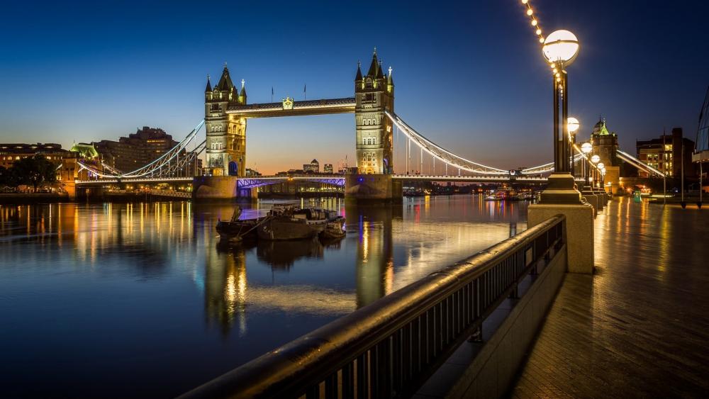 Twilight Serenity at Tower Bridge wallpaper