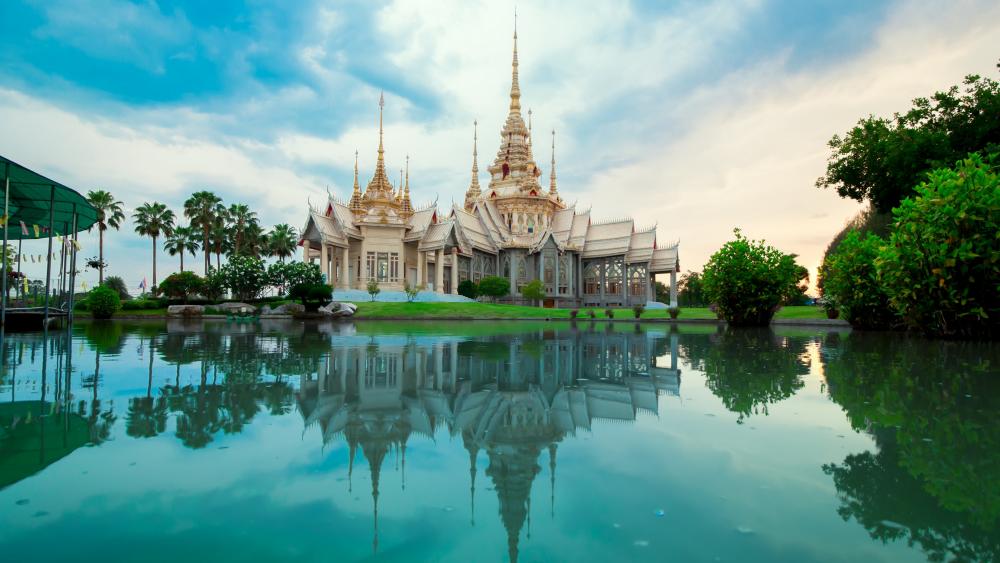 Serene Wat Non Kum Temple Reflection wallpaper