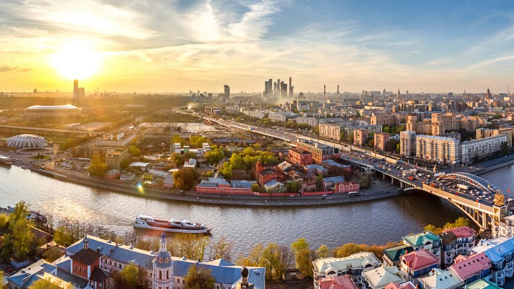 Sunrise over Moscow wallpaper