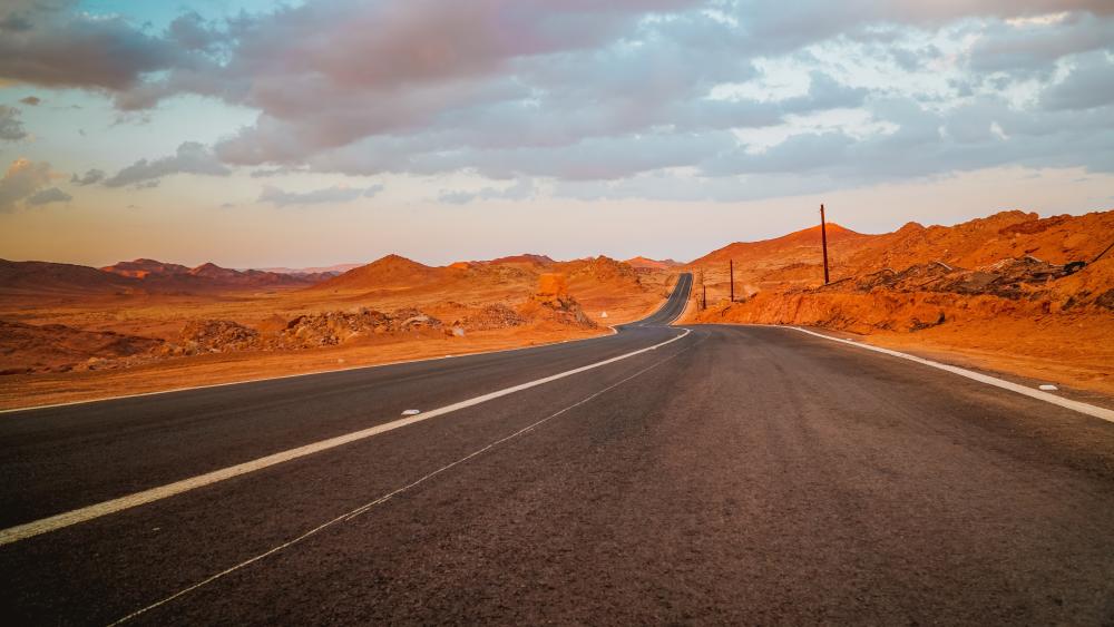 Desert Highway to the Horizon wallpaper