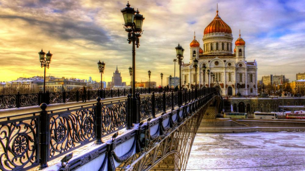 Golden Sunset at Moscow Cathedral Bridge wallpaper