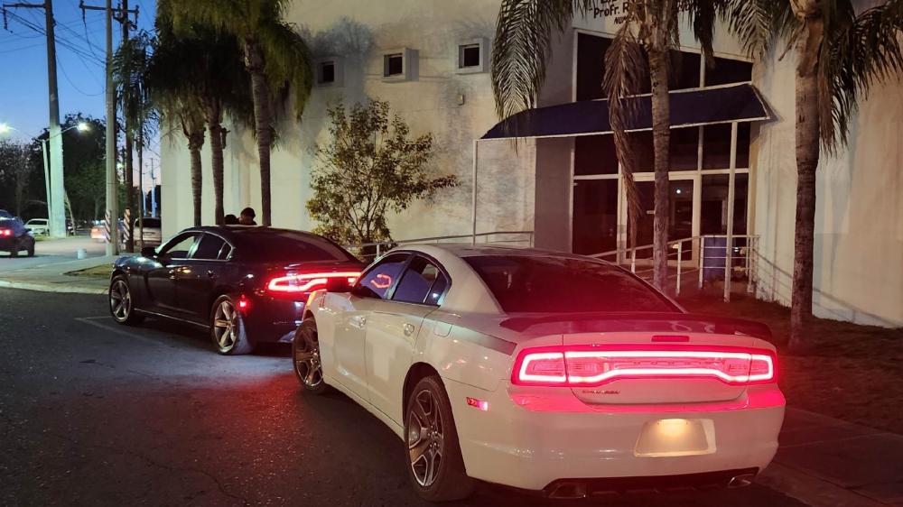 Charming Night Cars in Urban Setting wallpaper