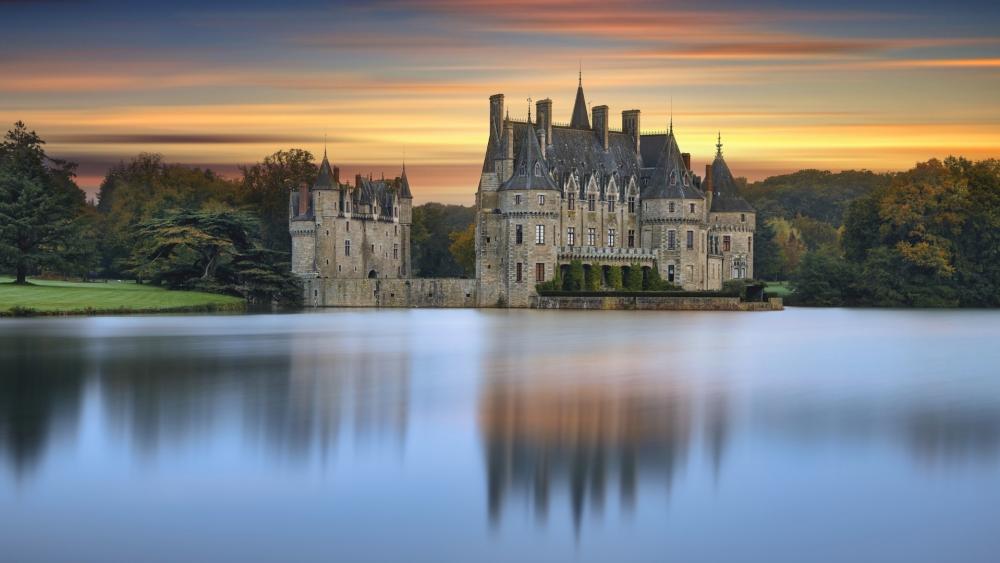 Enchanting Domaine De La Bretesche Castle at Twilight wallpaper