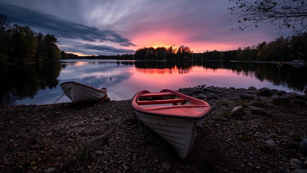 Serene Lake Sunset with Boats wallpaper
