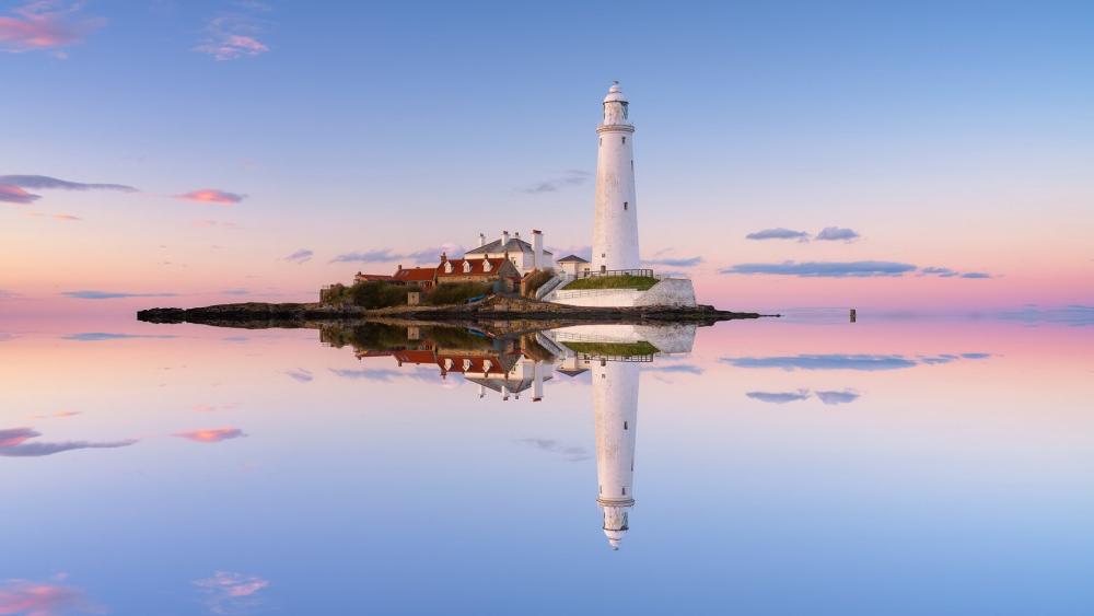 Tranquil Dawn at St Mary's Lighthouse wallpaper