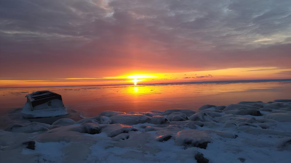 Arctic Sunset Over Frozen Shores wallpaper