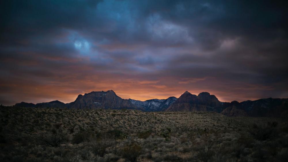 Twilight Serenity over Rugged Peaks wallpaper