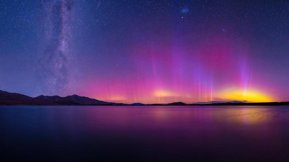Majestic Aurora Borealis Under Starry Sky wallpaper
