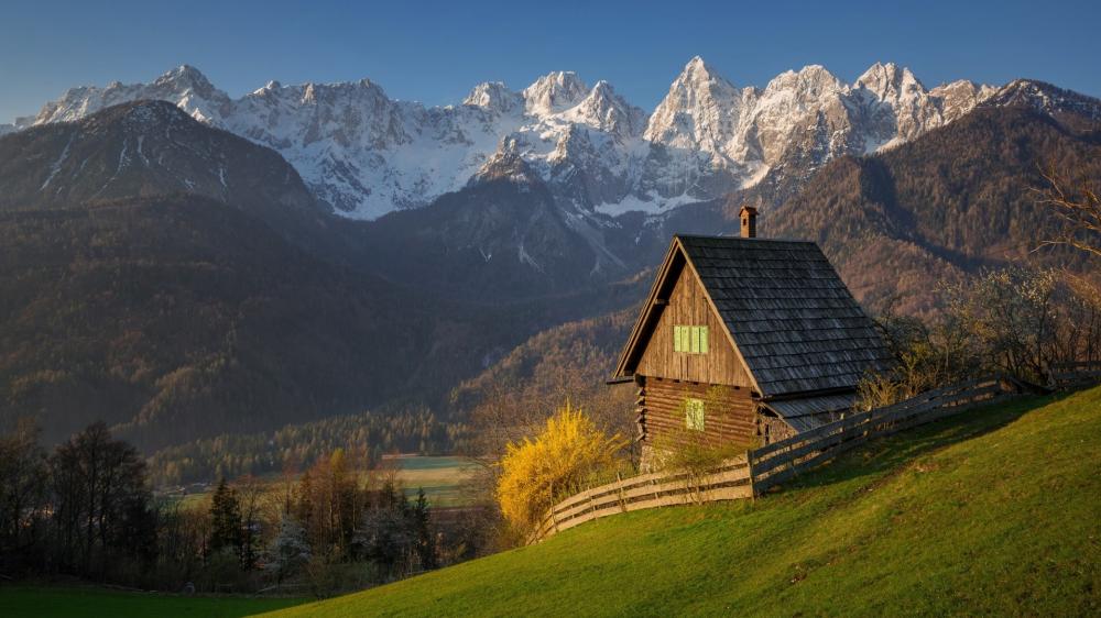 Idyllic Alpine Retreat in Slovenia wallpaper