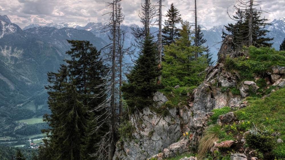 Majestic Mountain Serenity wallpaper