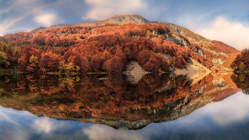 Autumnal Reflections on a Serene Lake wallpaper