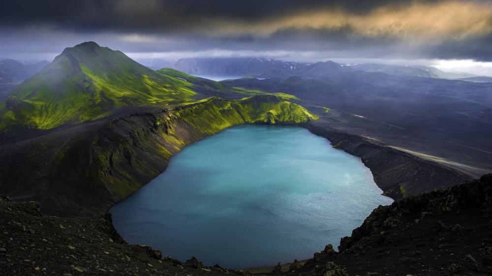 Crater Lake Majesty wallpaper