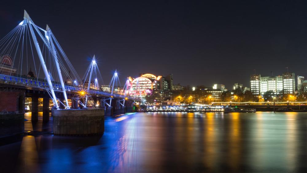 Hungerford Bridge and Golden Jubilee Bridges wallpaper