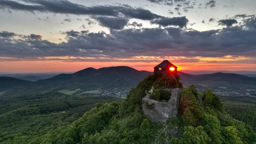 Salgó Castle at Sunset wallpaper