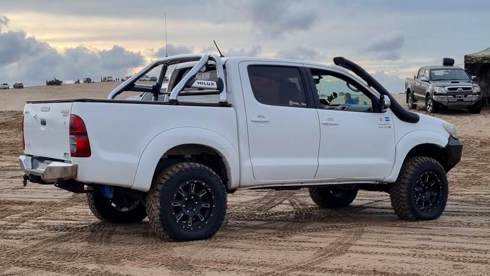 Toyota Hilux Pickup Adventure Wallpaper wallpaper