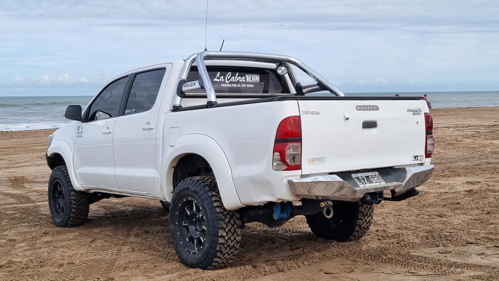 Toyota Hilux Power on the Beach wallpaper