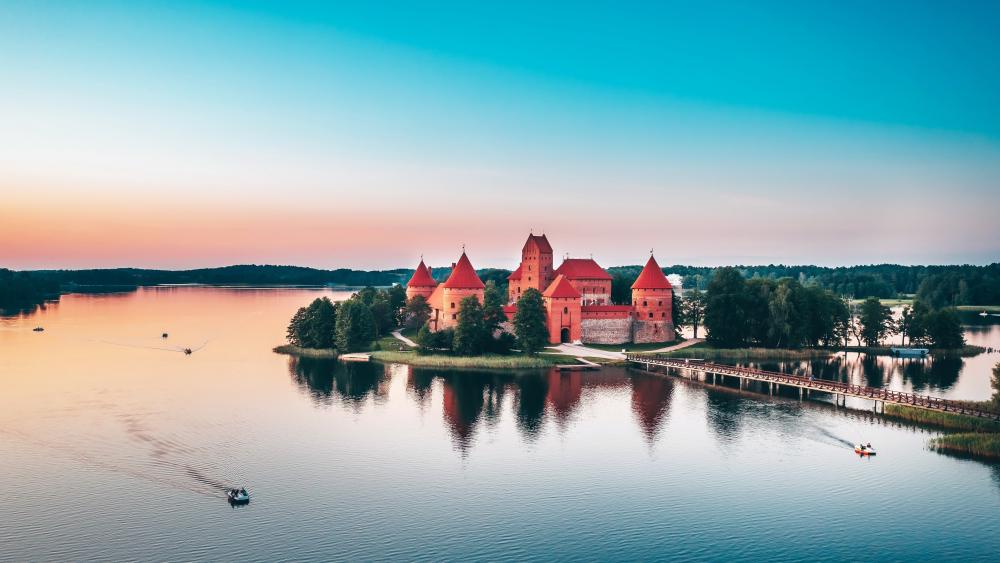 Fairytale Trakai Island Castle: A Picturesque View wallpaper