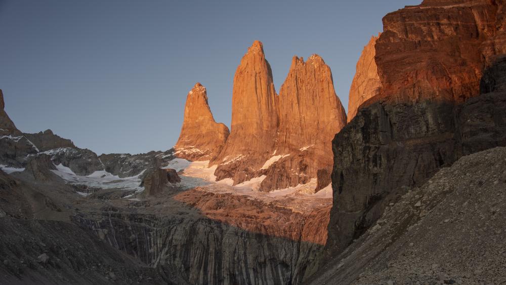 Golden Peaks of Mirador Base Las Torres wallpaper