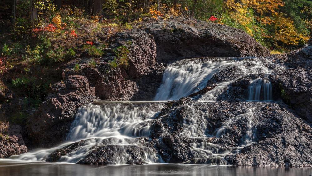 Majestic Flowing Waters wallpaper