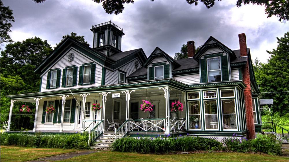 Victorian Cottage Elegance in the City wallpaper