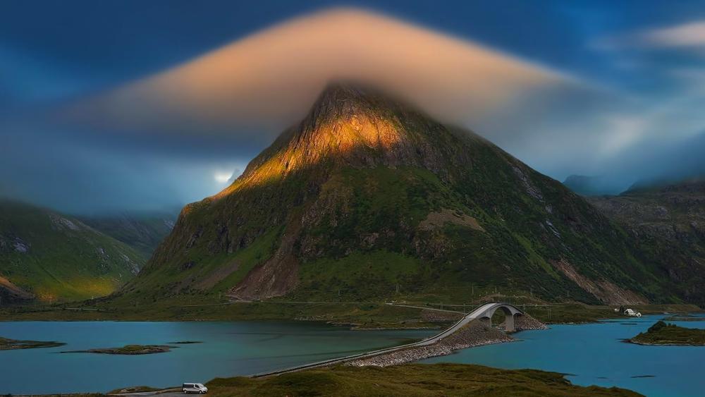 Mountain Bridge in Lofoten wallpaper