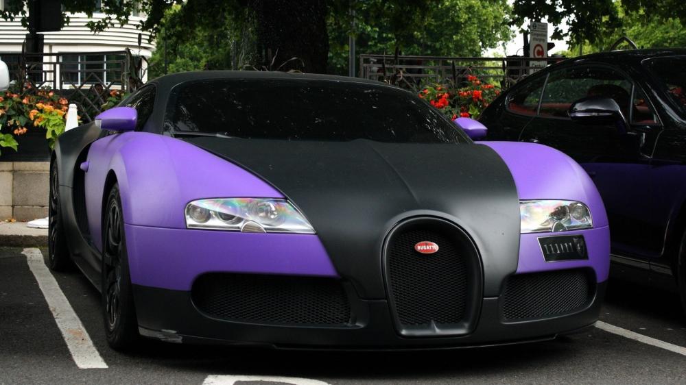 Sleek Bugatti Veyron in Stunning Two-Tone wallpaper